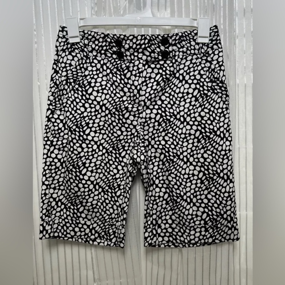 “Bamboo Traders” SZ: (8) Black & White Burmuda Shorts